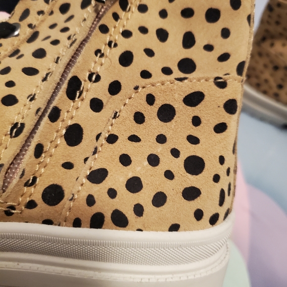 Dolce Vita Tan Cheetah Print Falcon Booties - Picture 7 of 10